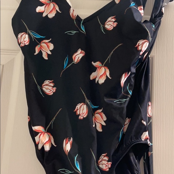 Ruffle sleeve one piece beach Betty miracle brand - Picture 3 of 3